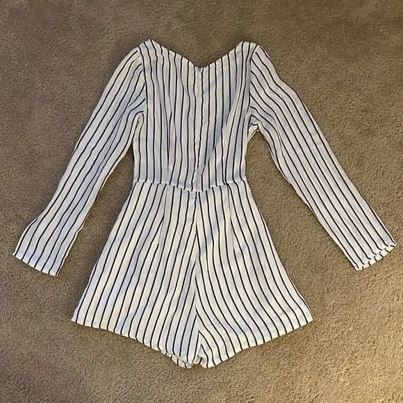Selfie Leslie Black and White Long Sleeve Romper - Picture 4 of 4